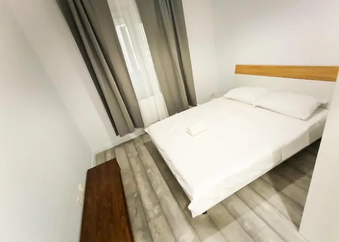 Preciziei Retreat Ap With Parking And Self Check In *