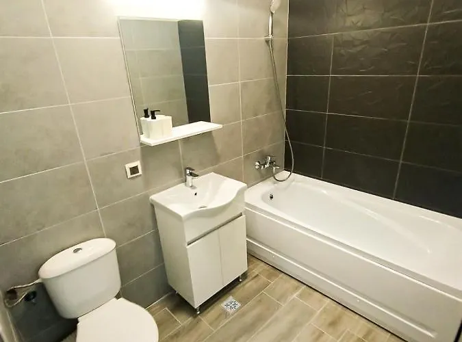 מלון Preciziei Retreat Ap With Parking And Self Check In *